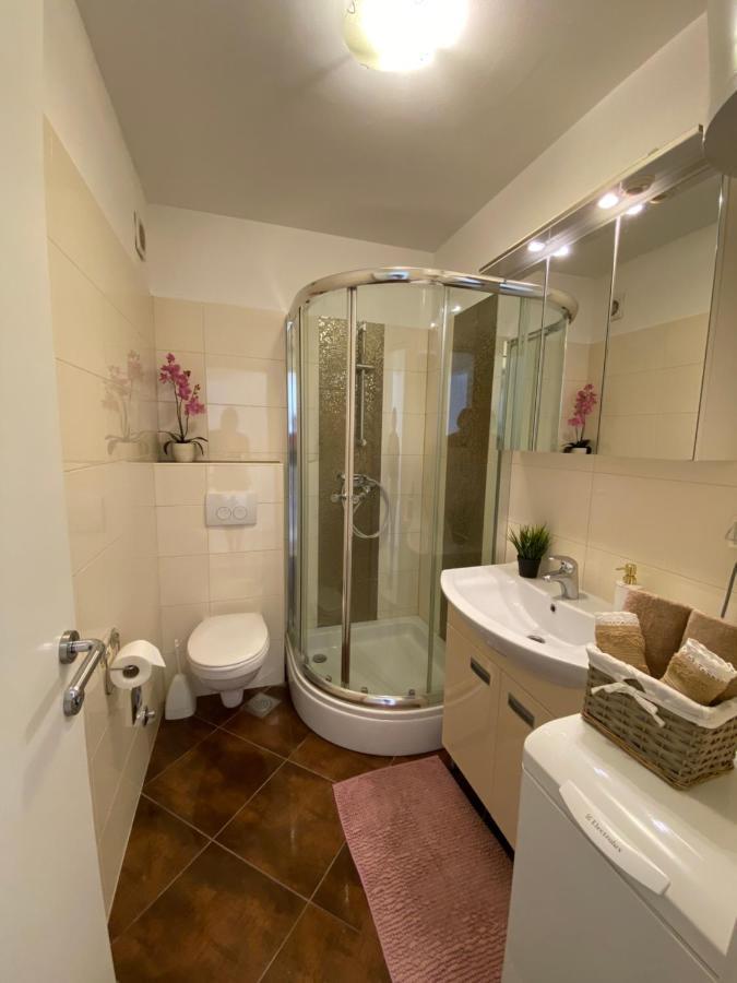 Cozy Apartment With Free Private Parking Split Exterior photo